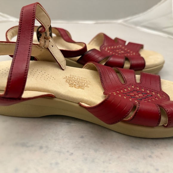 Shoes - Picture 3 of 4